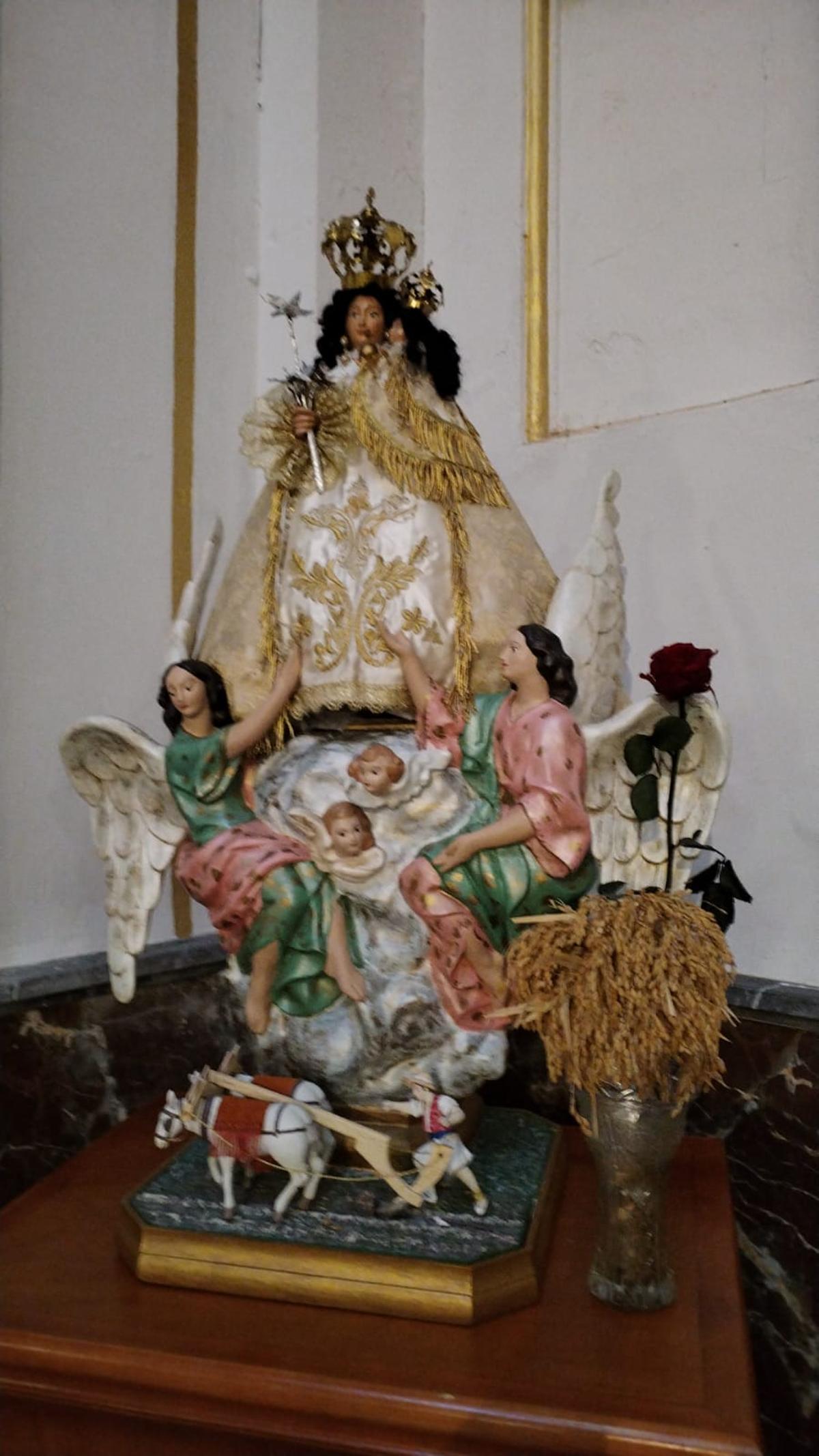 Una imagen de la Mare de Déu de Sales similar a la robada.