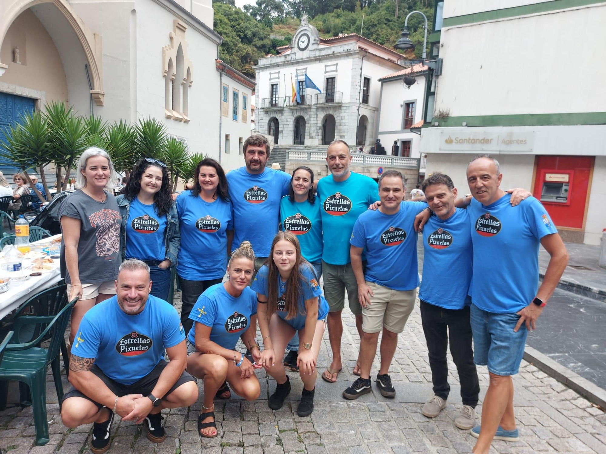 En imágenes: En imágenes: Más de 1.200 personas participan en la tercera comida en la calle de Cudillero