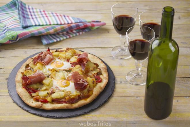 Pizza de pimientos, huevos y jamón de webosfritos