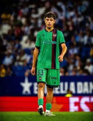 Marc Santos, el niño de 15 años que irrumpe en el fútbol profesional tras Lamine Yamal