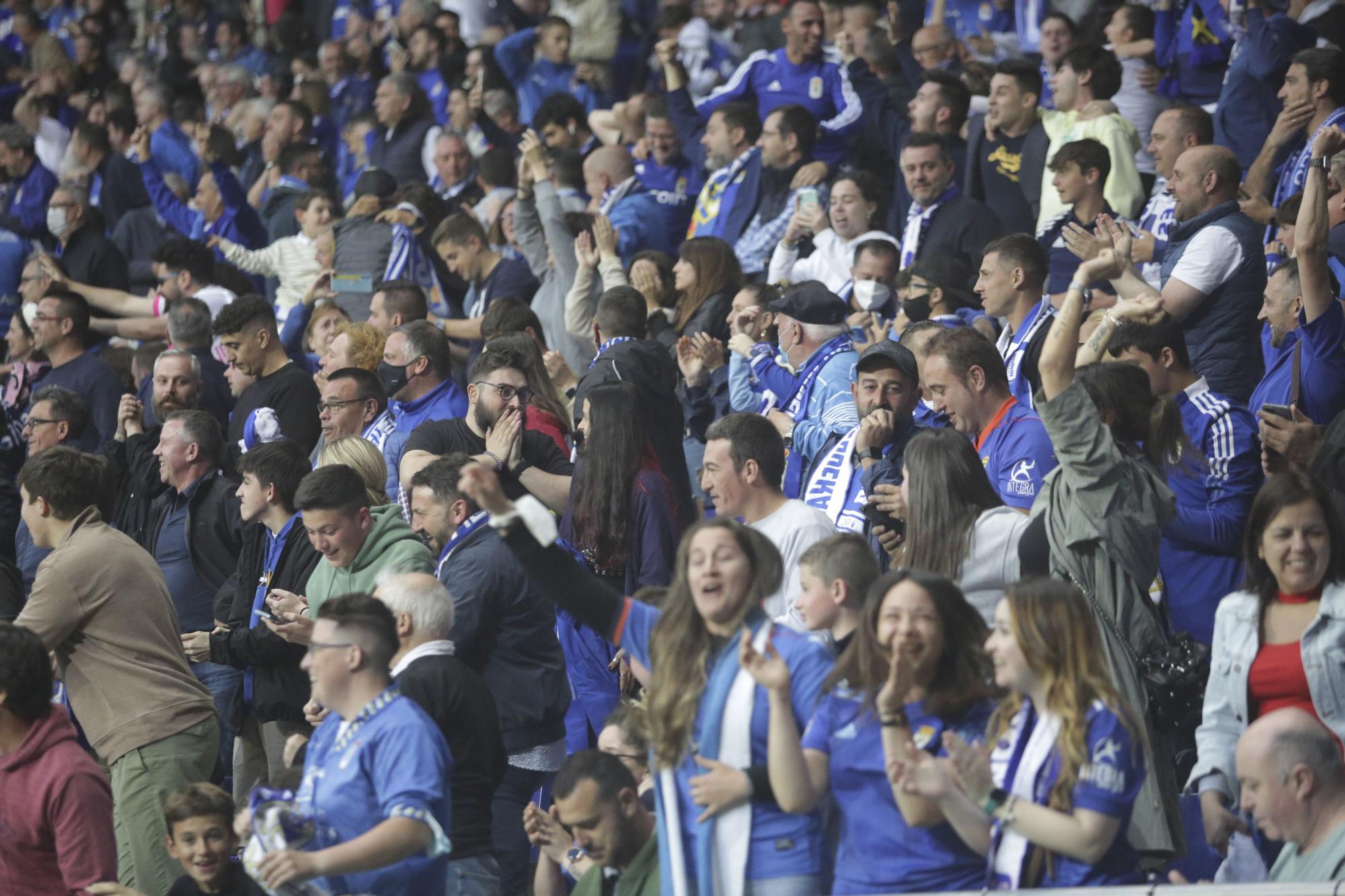 ¿Estuviste en el partido entre el Real Oviedo y el Ibiza? Búscate en esta galería de fotos