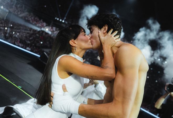 El amor también triunfa en La Velada del Año VI: del beso de película de Aitana y Plex a las lágrimas de Lola Índigo