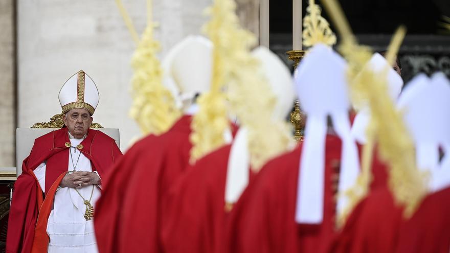 El Papa no lee la homilía en la misa del Domingo de Ramos y guarda un minuto de silencio