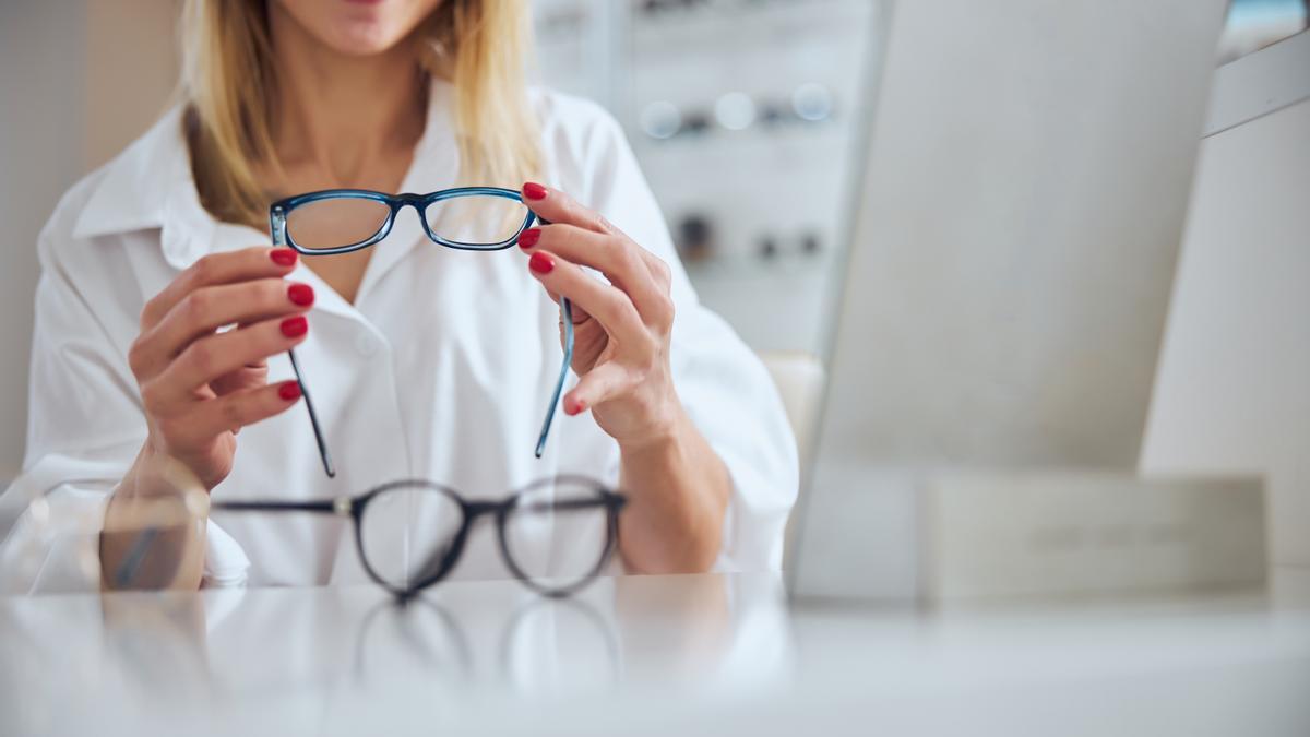 Un modelo de gafas con lentes progresivas.