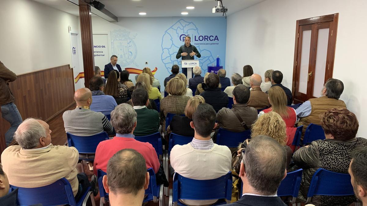 Un momento de la reunión del Comité Ejecutivo celebrado este sábado en la sede del Partido Popular de Lorca.