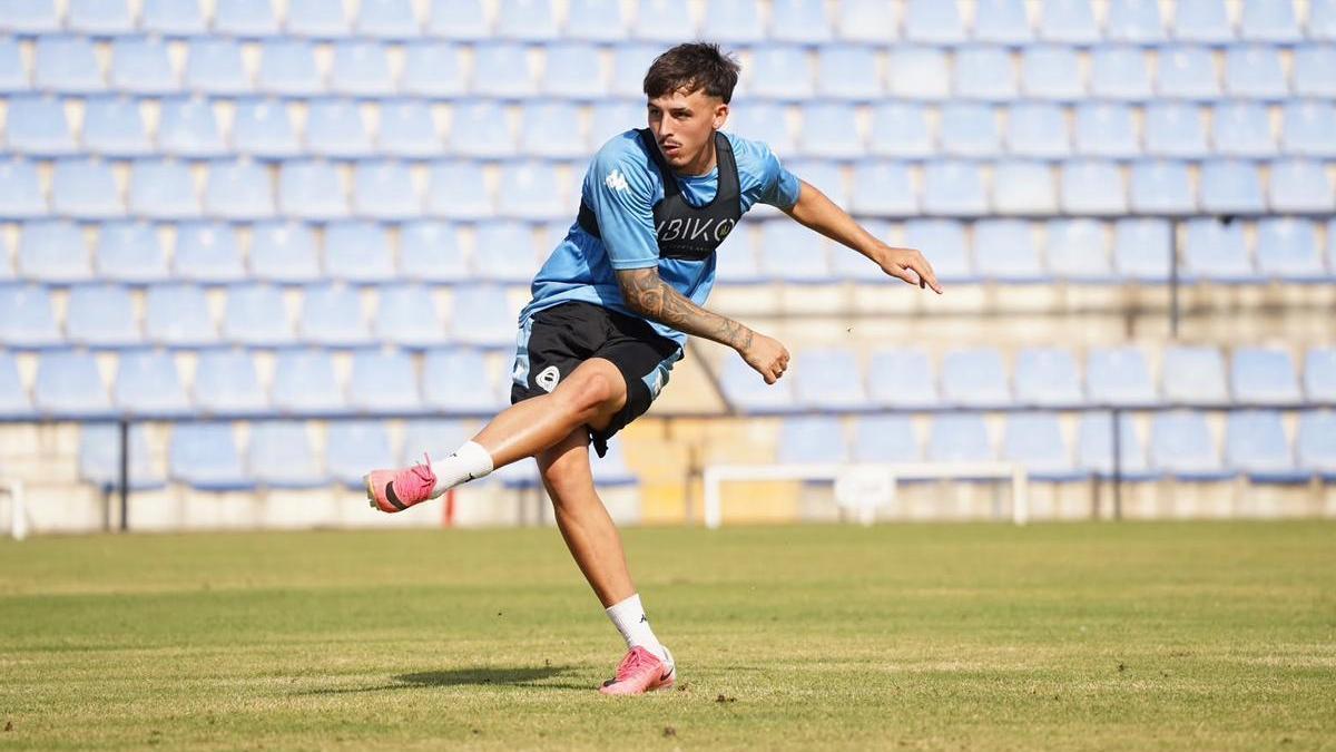 Rafaël de Palmas, durante un entrenamiento reciente en el Rico Pérez.