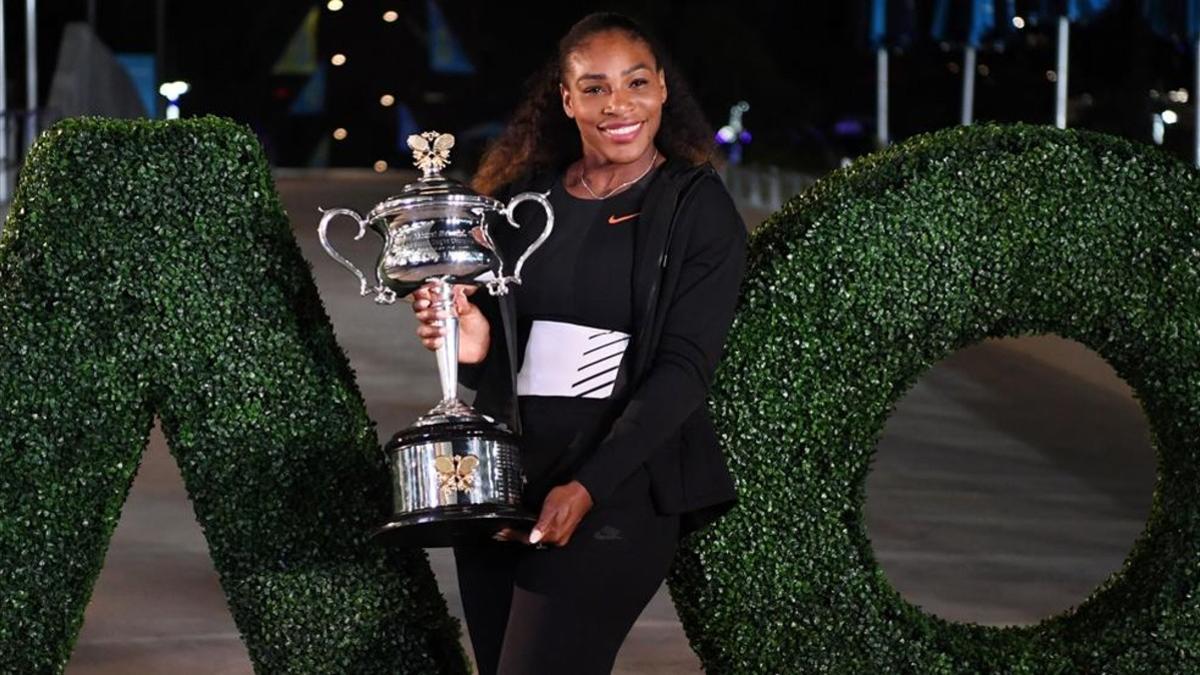 Serena Williams posó con el trofeo