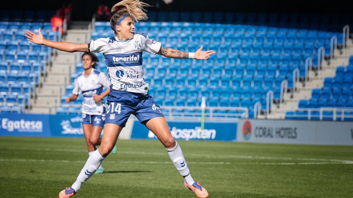Natalia, celebrando su gol al DUX Logroño.