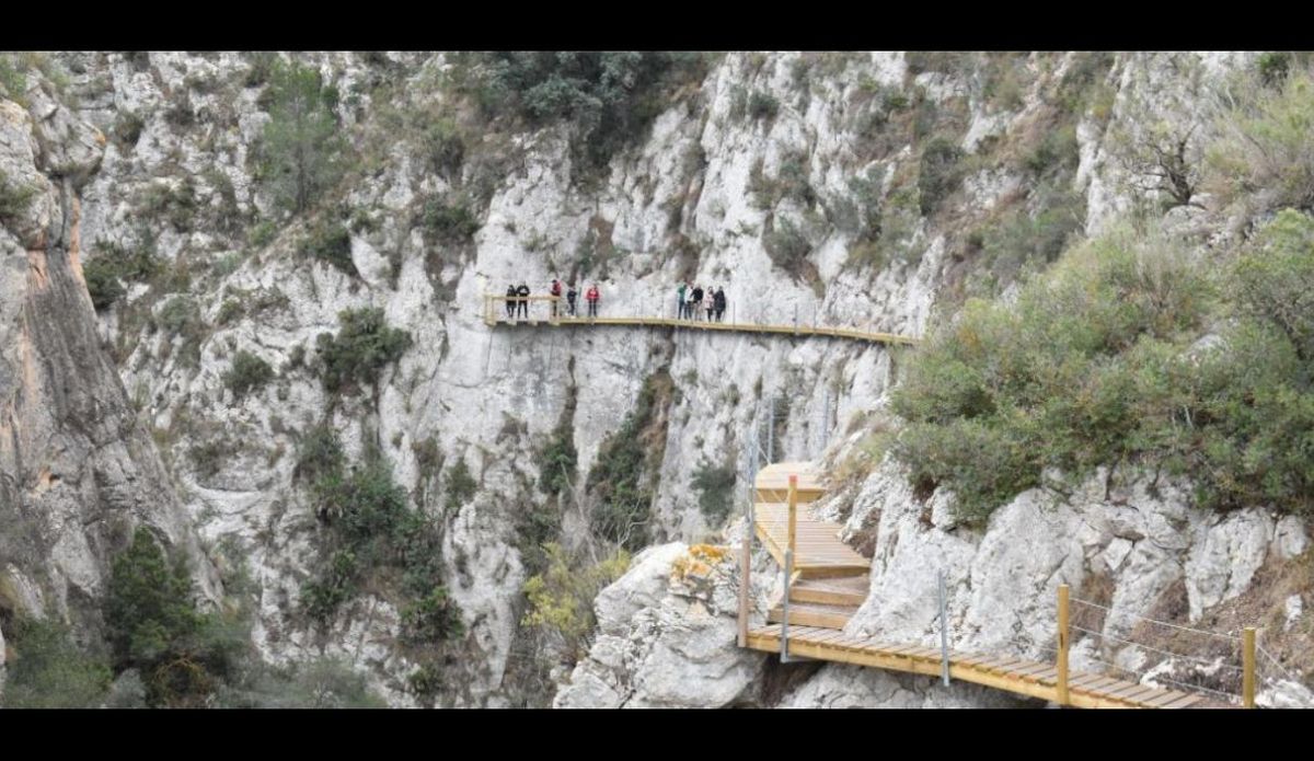 Conocidas como el 'Caminito del Rey valenciano', las pasarelas del pantano de Relleu en Alicante es una ruta impresionante.