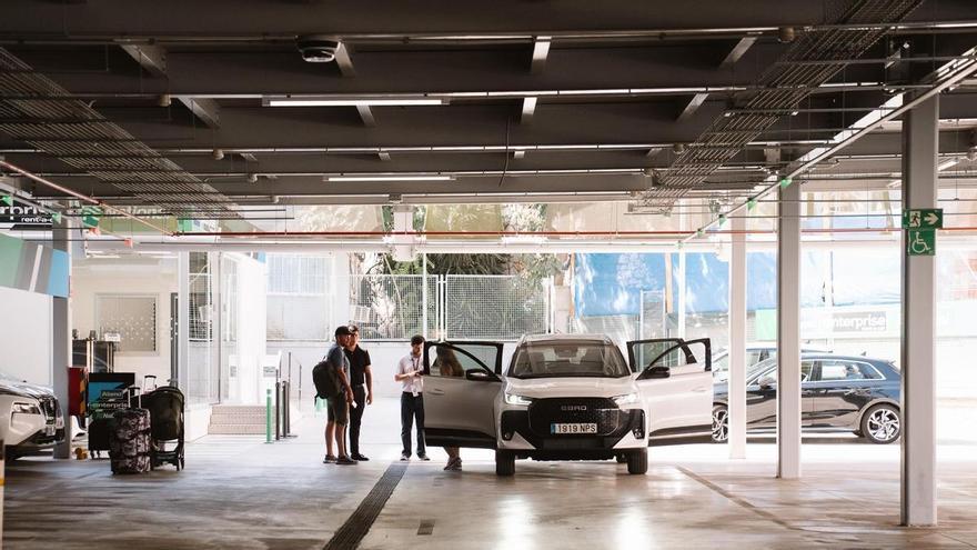 L’expectació  dispara  els preus  dels vehicles de lloguer