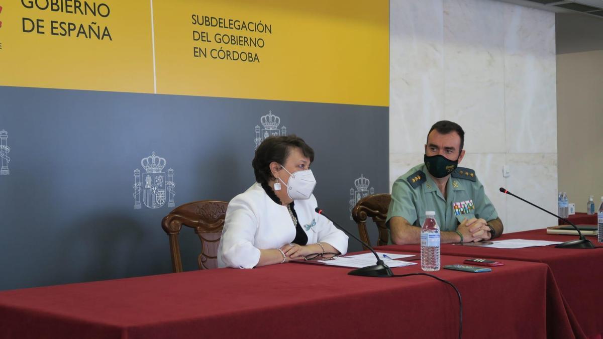 Rafaela Valenzuela y Juan Carretero, durante la rueda de prensa posterior a la reunión.