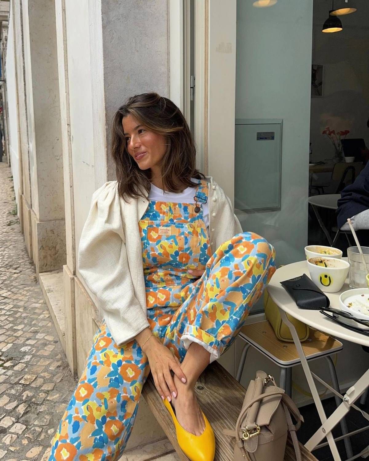 El look 'portuguese style' de la influencer María Hernández en Lisboa