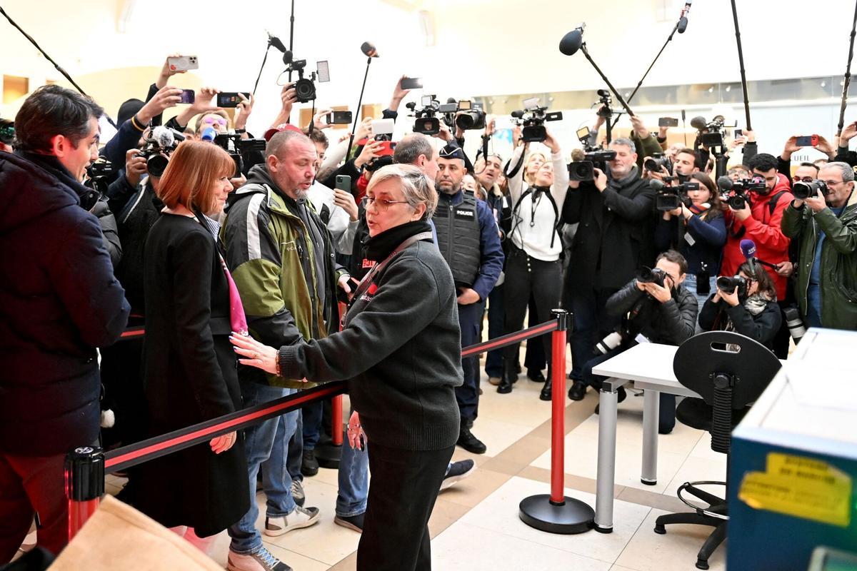 Gisele Pelicot (2nd L) arrives at the courthouse in Avignon on December 19, 2024, as the verdict is expected in the trial of her ex-husband, with 50 others, accused of drugging her and orchestrating multiple rapes over nearly a decade. A court in the French southern town of Avignon is trying Dominique Pelicot, a 71-year-old retiree, for repeatedly raping and enlisting dozens of strangers to rape his heavily sedated wife Gisele Pelicot in her own bed over a decade. Fifty other men, aged between 26 and 74, are also on trial for alleged involvement, in a case that has horrified France. (Photo by Sylvain THOMAS / AFP)
