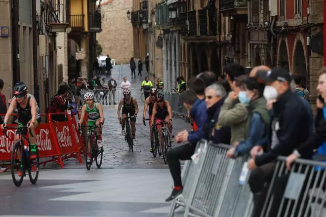 La agenda del Duatlón extradeportiva: visitas a escolares, un bosque, matasellos y hasta cómic