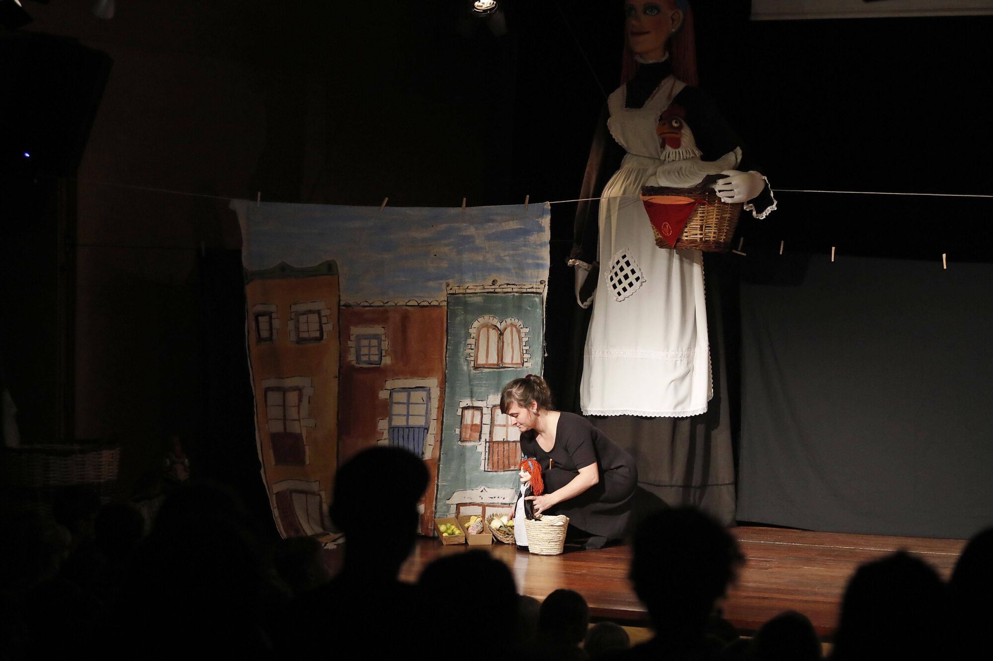 Girona. Centre Civic Pont Major. Espectacle de titelles "Les llegendes del Pont".