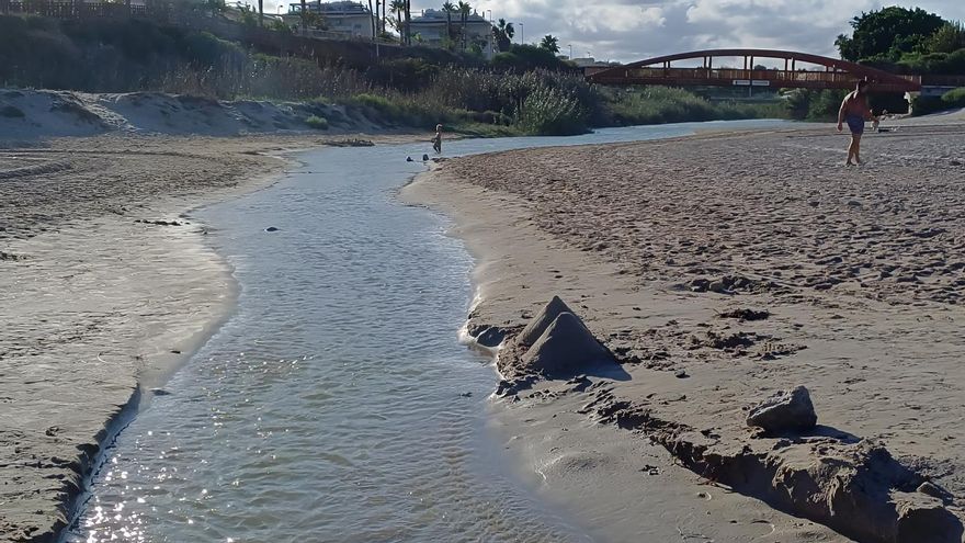 El misterio del caudaloso río Seco en Pilar de la Horadada