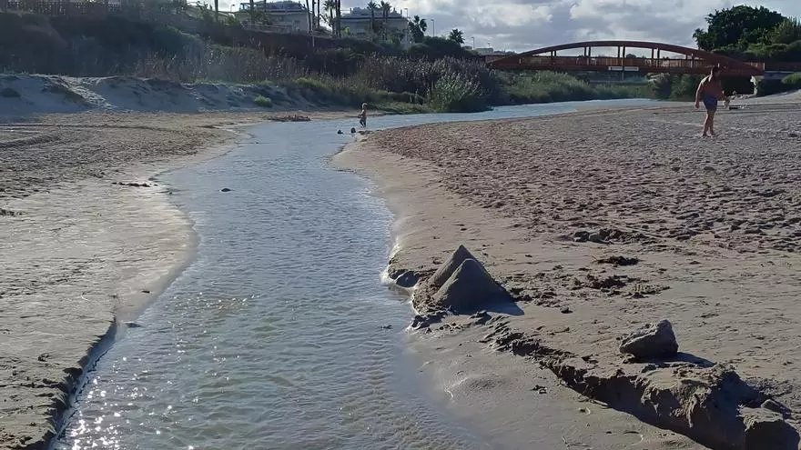 El misterio del caudaloso río Seco en Pilar de la Horadada