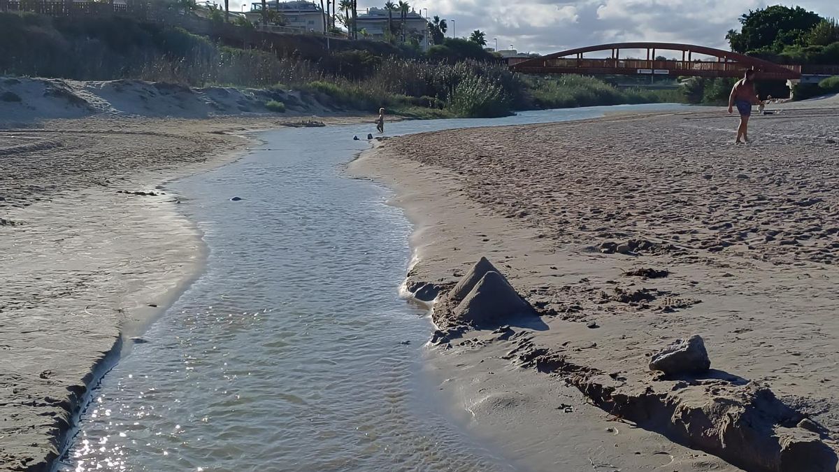 Desembocadura del río Seco en Pilar de la Horadada, en una imagen captada a principios de octubre