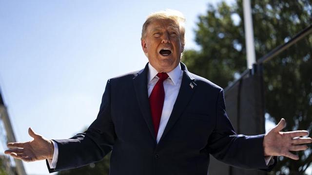 Donald Trump parla amb la premsa durant una visita a les obres de l’heliport de la Casa Blanca. | AL DRAGO / EUROPA PRESS