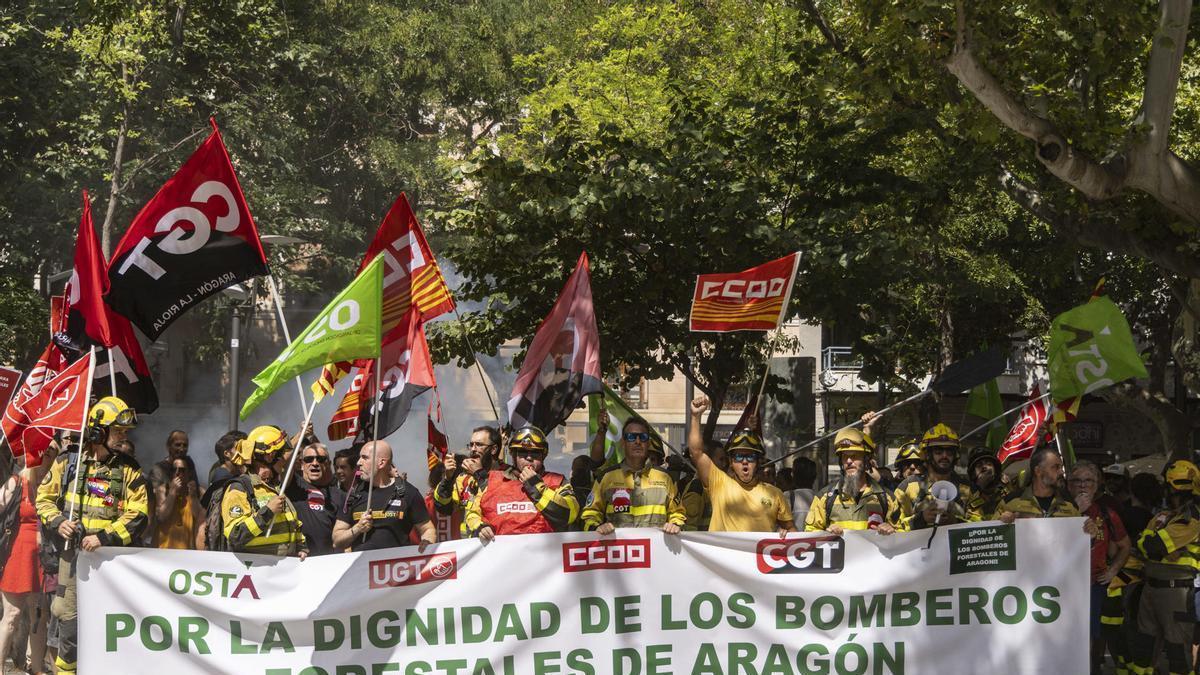 Concentración para reclamar más medios y mejores condiciones laborales para el dispositivo de extinción de incendios forestales de Aragón.