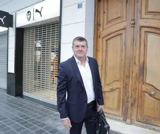 Primer día del CEO Gourlay con mucho movimiento