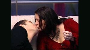 Petó blanc, estil Disney, entre Rosa López i Manu Tenorio (TVE-1).