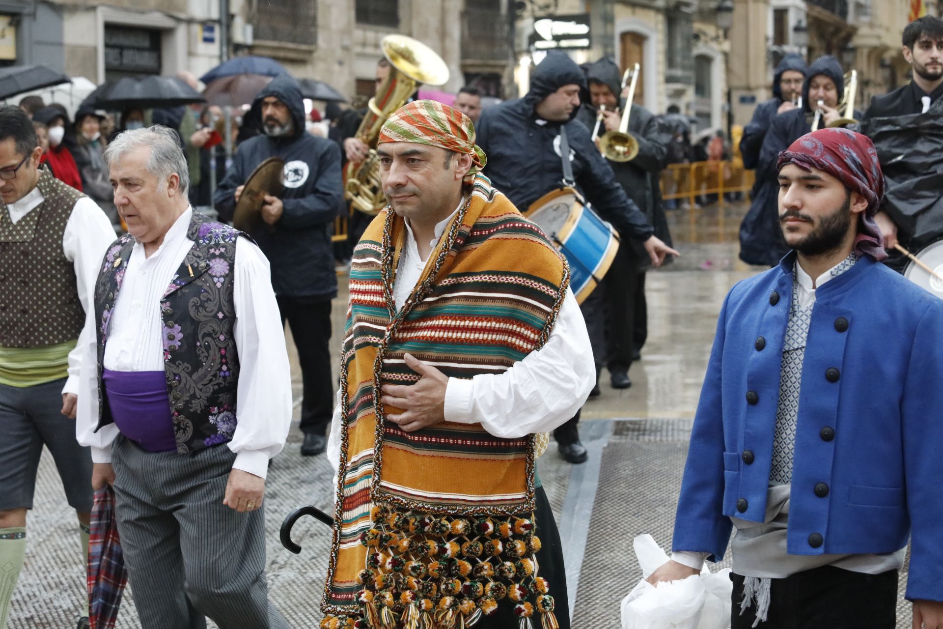 Búscate en el primer día de ofrenda por la calle Quart (entre las 18:00 a las 19:00 horas)