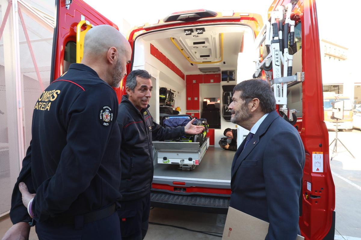 Los Bomberos de Barcelona estrenan la primera ambulancia 100% eléctrica de la península