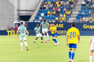 El Cádiz CF - Córdoba CF del Trofeo Carranza en imágenes