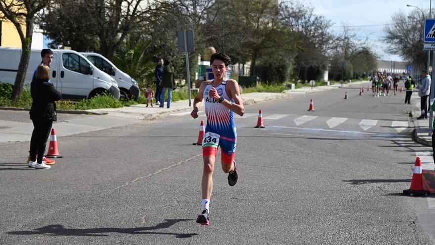 Víctor Alías y Cristina Durán se imponen en el Duatlón de Montijo