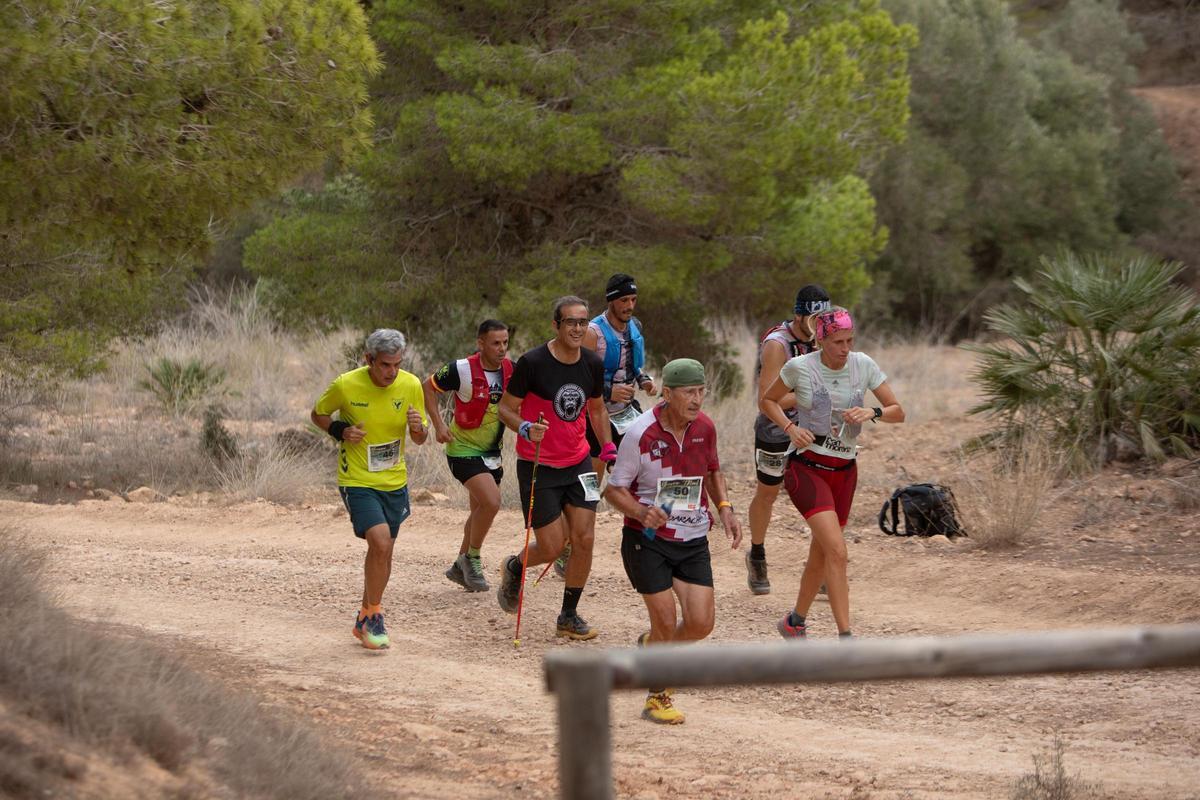 Un grupo de participantes en el Burro Trail