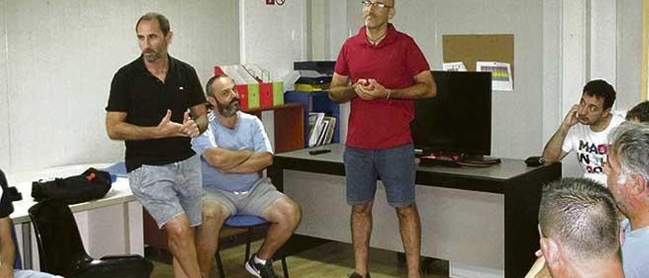 El árbitro Ramón Mulet dio una charla a los técnicos y delegados del La Unión.