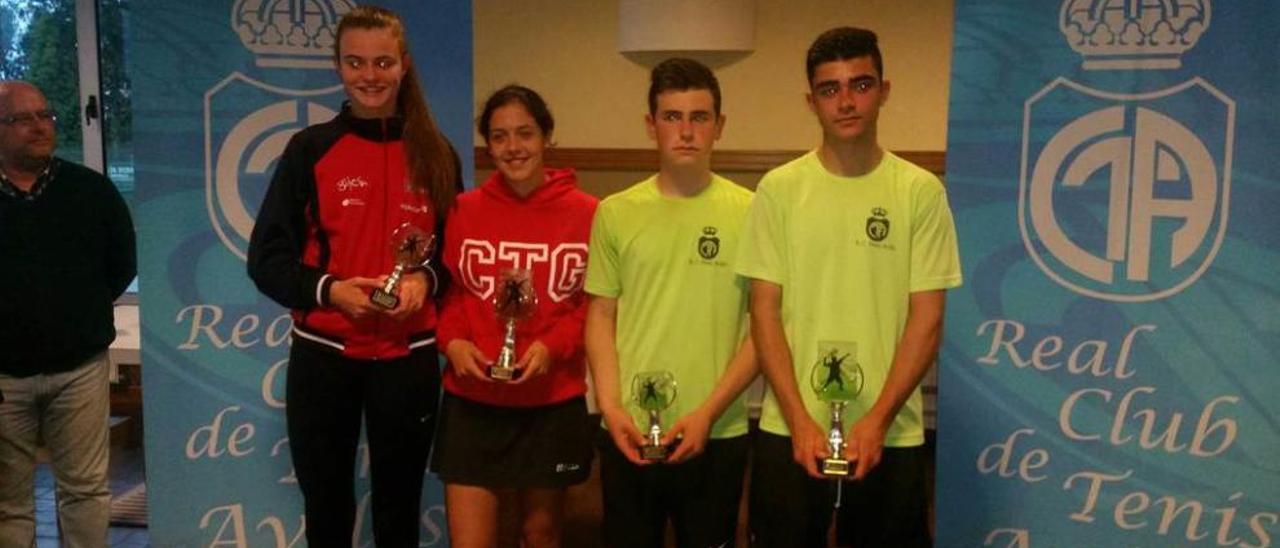 Los finalistas del Campeonato de Asturias cadete de tenis.