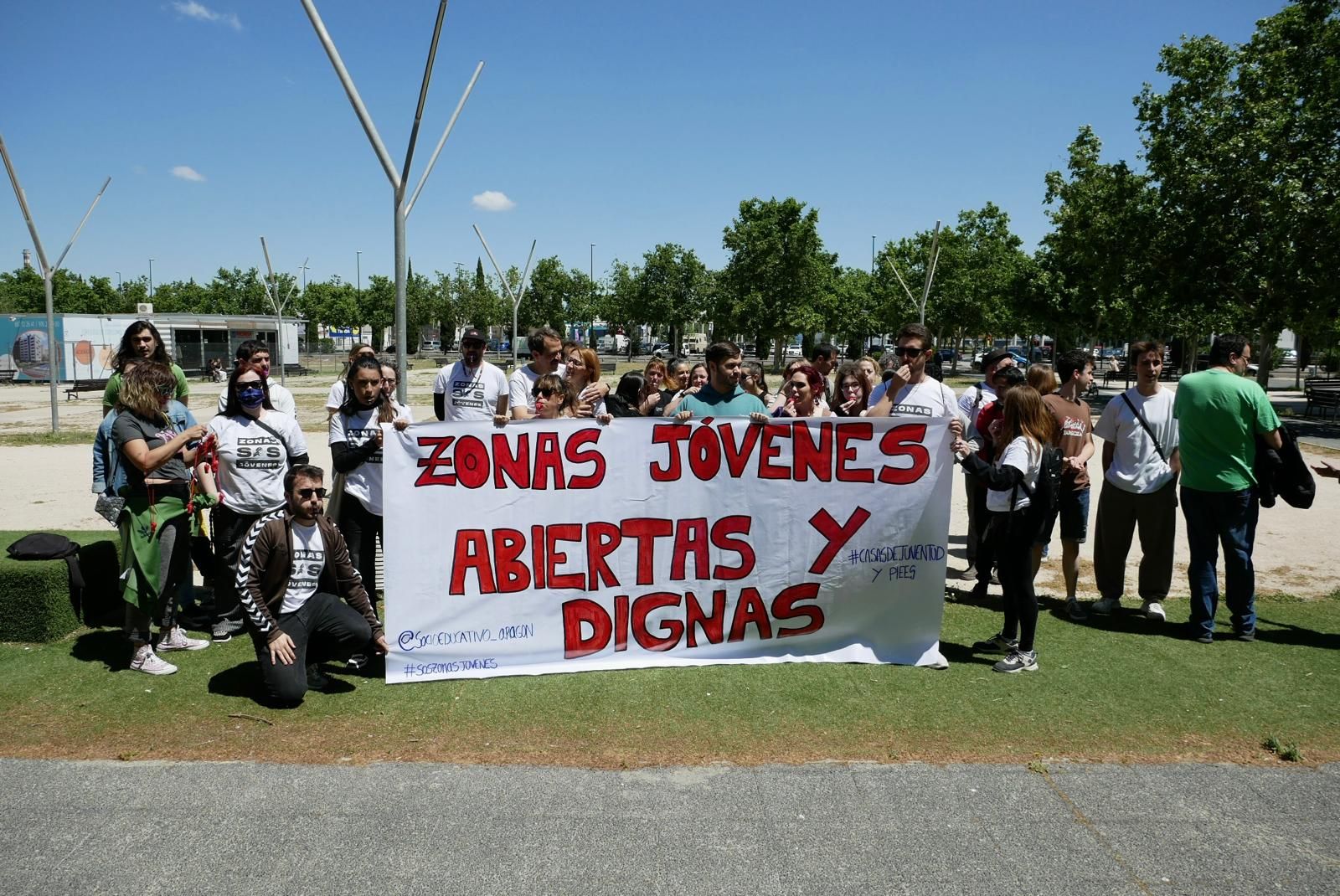 En imágenes | Huelga en las zonas jóvenes de Zaragoza