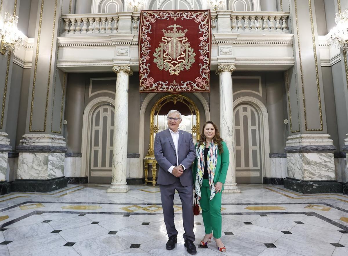 Joan Ribó y Judit Polgar, en el Salón de Cristal.