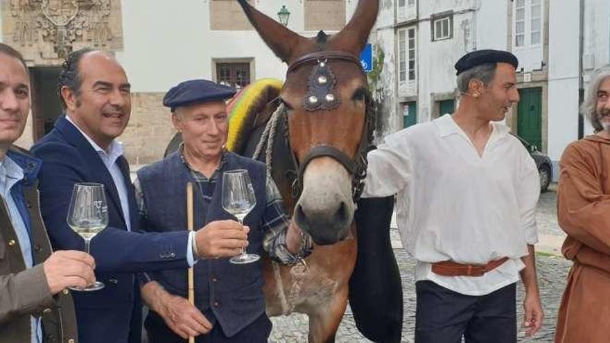 La figura del &quot;arrieiro&quot;, comerciante del vino de O Ribeiro en Santiago. // FdV