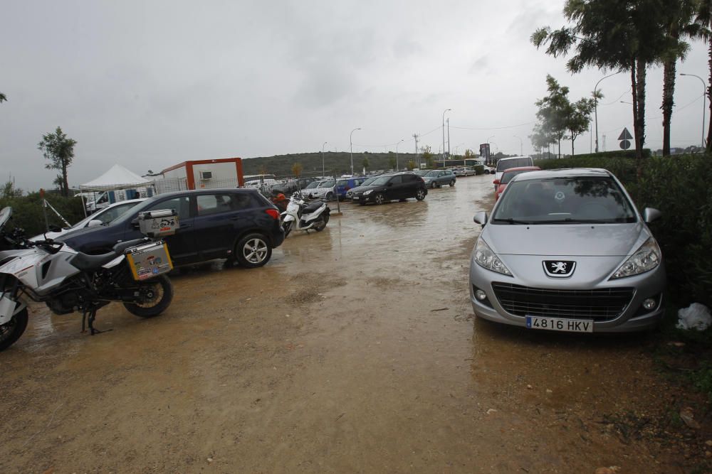 Zonas del camping de Cheste embarradas por las lluvias