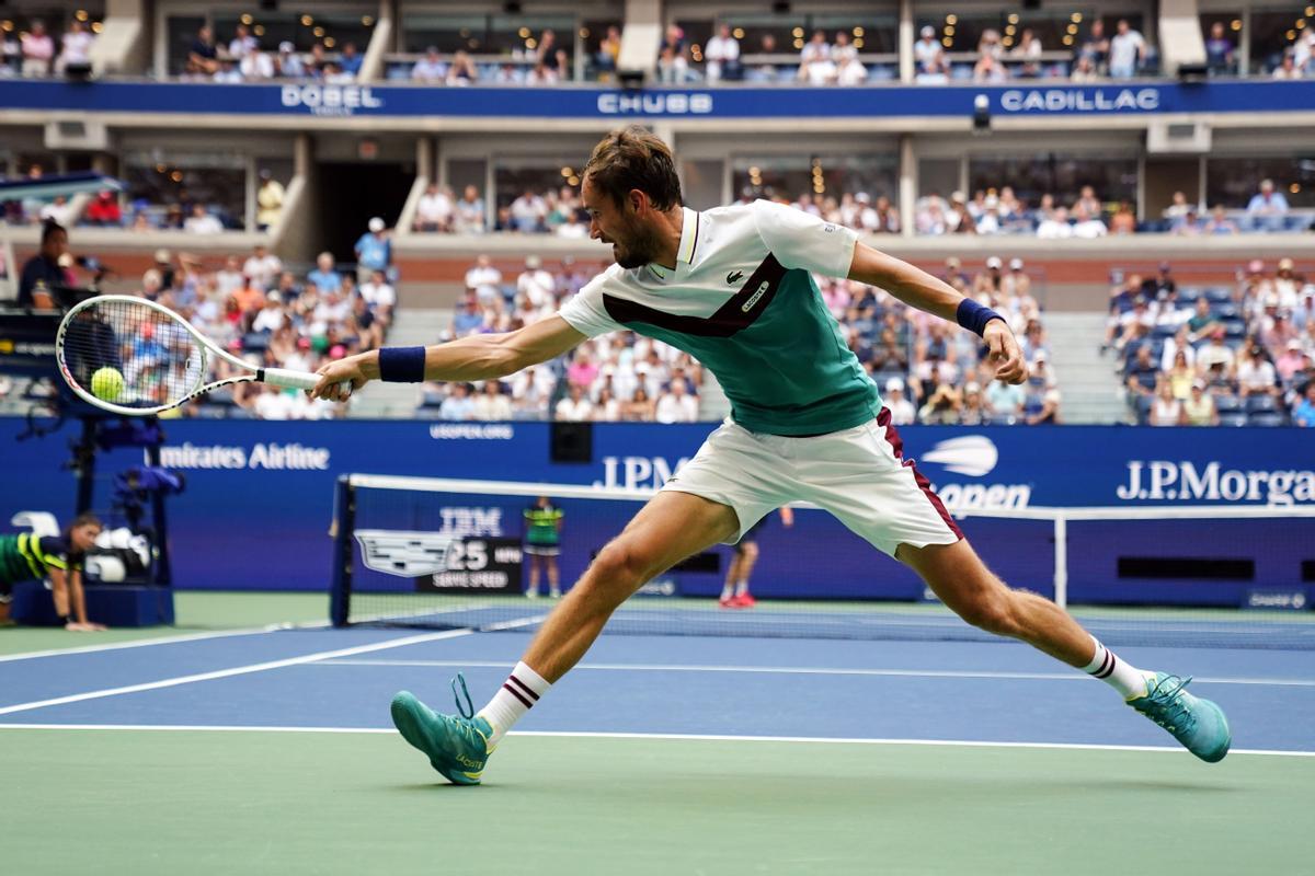 Medvedev sobrevive al calor, destroza a Rublev y podría medirse con Alcaraz en las semifinales del US Open