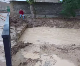 Daños en cultivos y un camino por el desbordamiento del regato Adalia en Abezames
