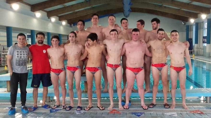 El equipo masculino absoluto del CW Pontevedra. // FDV
