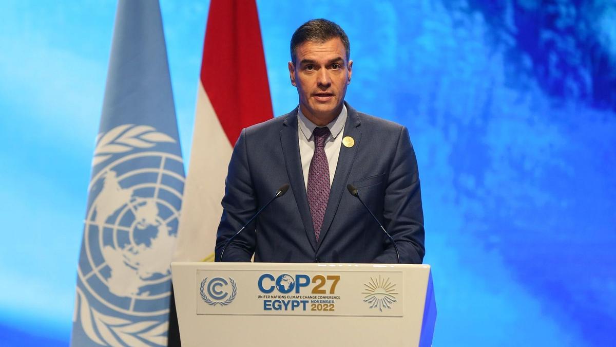 Pedro Sánchez durante su la conferencia en el COP27 en el Centro Internacional de Convenciones de Sharm El-Sheikh