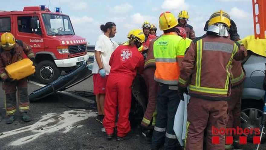 Mor un home en un xoc frontal entre un cotxe i una furgoneta a Ventalló