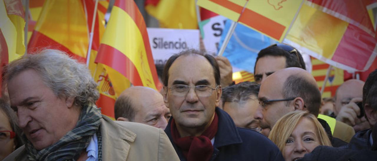 El eurodiputado Alejo Vidal-Quadras en la manifestación del día de la Constitución en Barcelona
