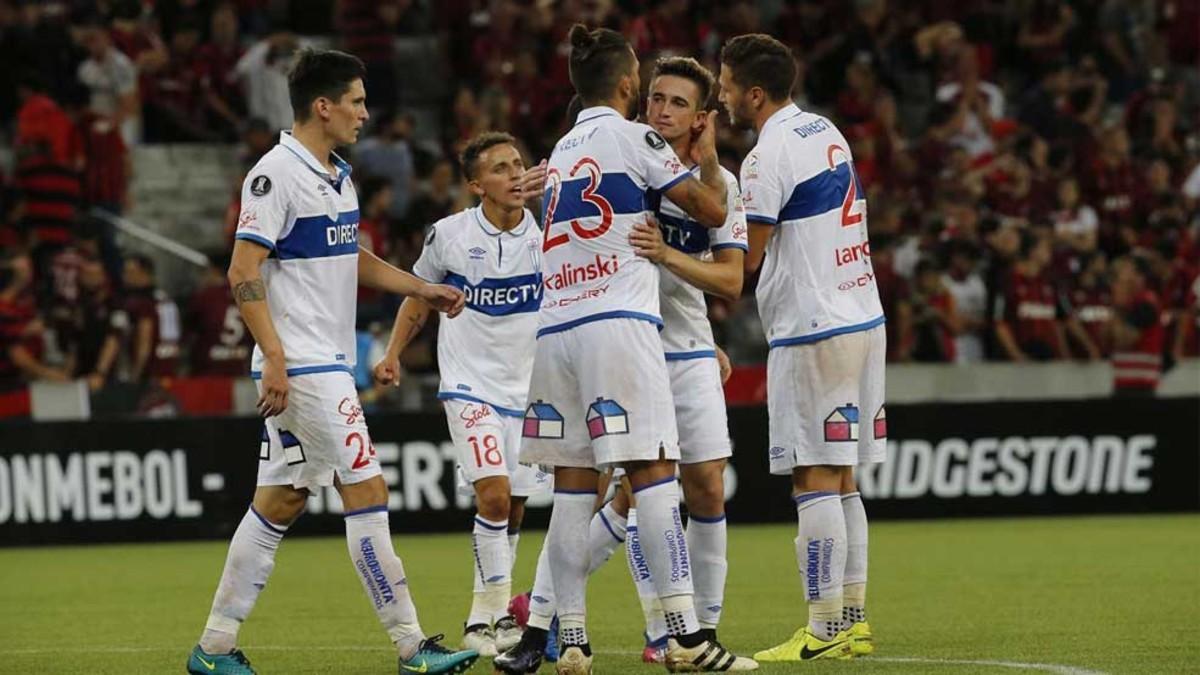 Universidad Católica celebra un gol.