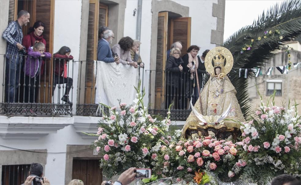 La bajada de la patrona de Cáceres en imágenes