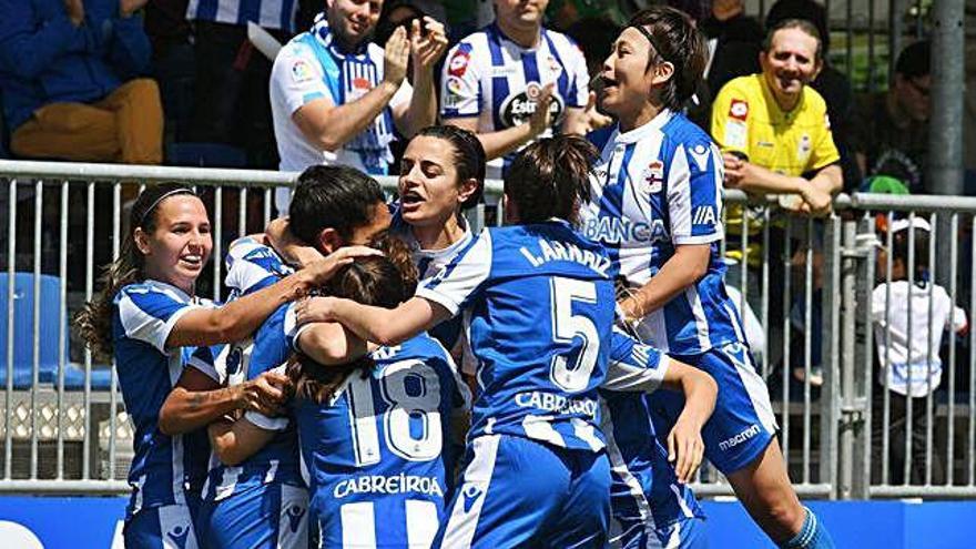 Las jugadoras del Dépor Abanca celebran uno de los goles en la victoria contra el Alhama.