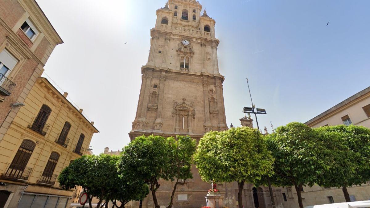 Vista de la Catedral desde la plaza Hernández Amores, donde se encuentra el restuarante