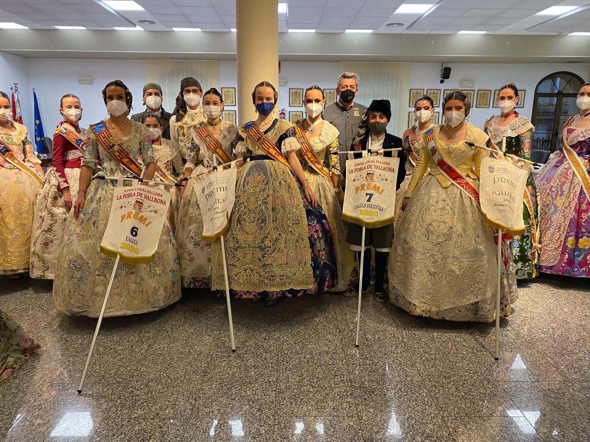 Recogida de premios de las Fallas de la Pobla de Vallbona