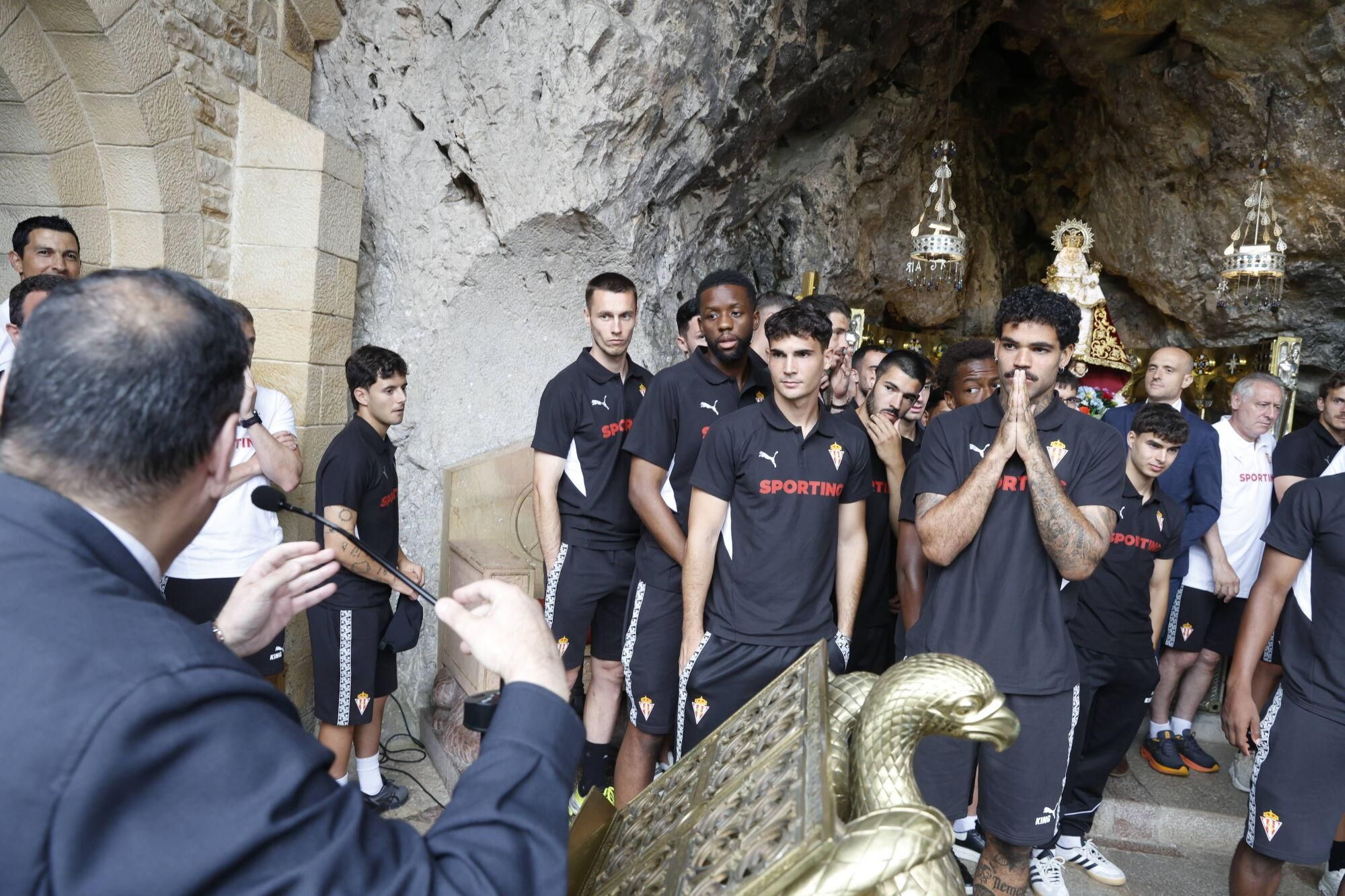 EN IMÁGENES: Visita del Sporting a La Santina en Covadonga