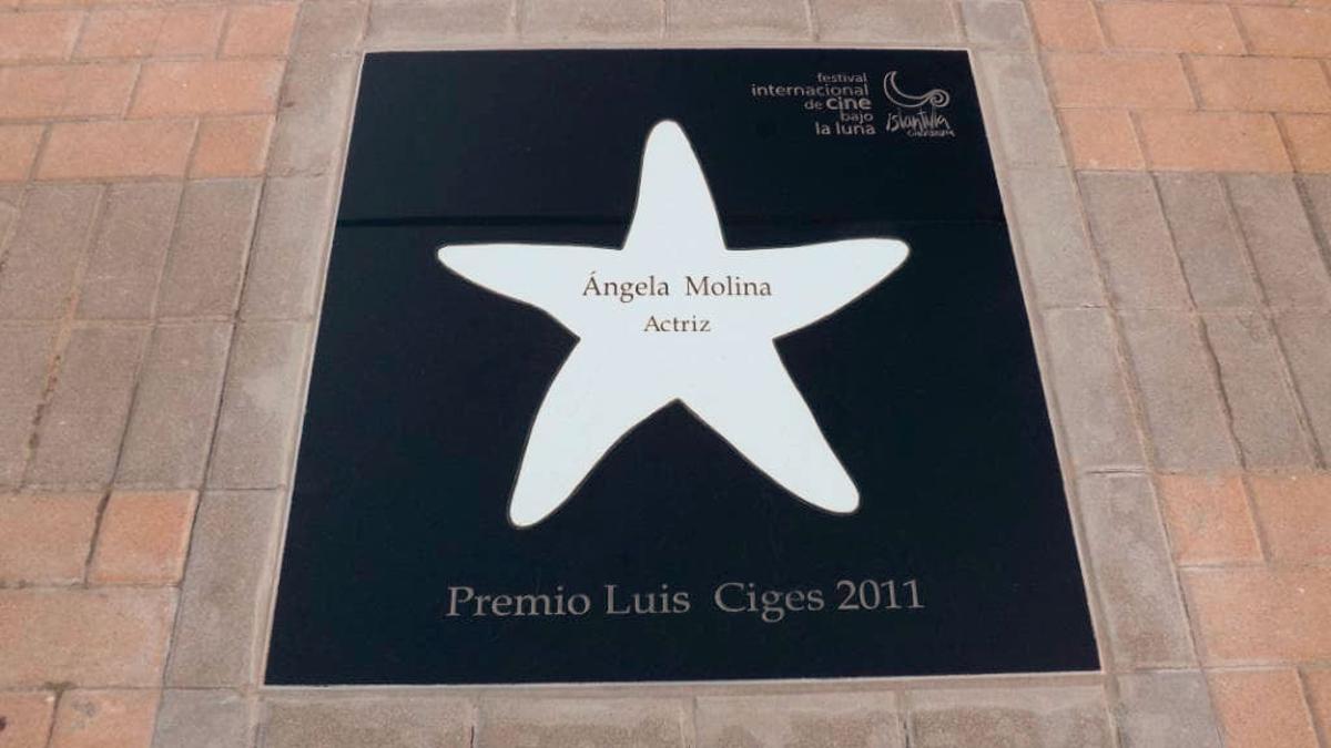 Dos de las estrellas del Paseo de la Fama de Islantilla.